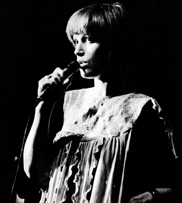 Kik Dee singing, 1974